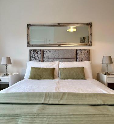 City Centre Apartment | Modern 2 Bed Apartment in Prime Location - Guest Rated 9.5