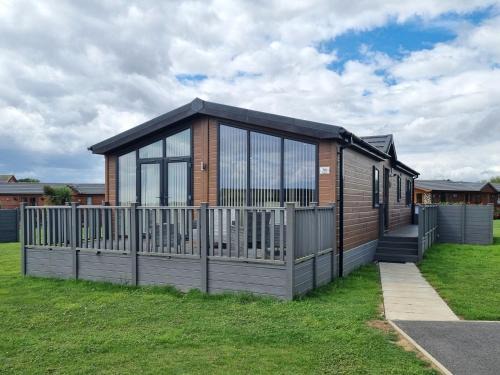 Fitling House | Relax at Cedar 36 with a Private Hot Tub for Families