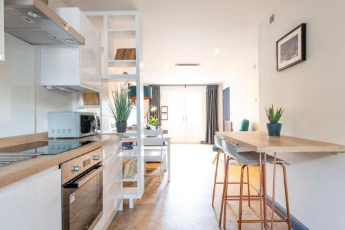 Filton Apartment | Family-Friendly Cedar Apartments: Great Reviews Await You!