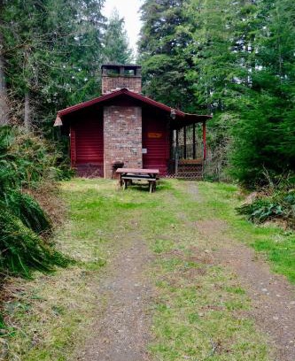 Ashford Apartment | Family-Friendly Cedar at Rainier Lodge Near Mt. Rainier