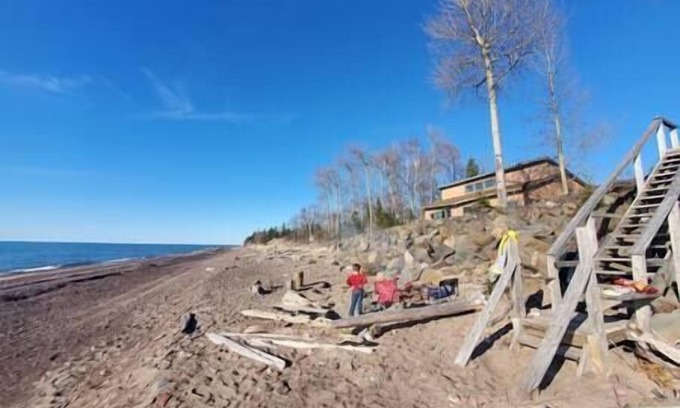Laurium House | Idyllic Lake Superior Beachside Retreat Near Black Creek Trails