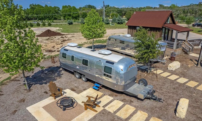 Driftwood House | Cedar Break - Airstream 02