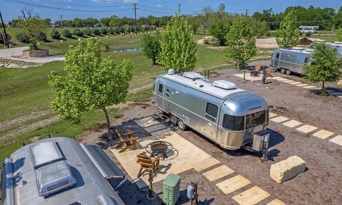 Driftwood House | Cedar Break - Airstream 05