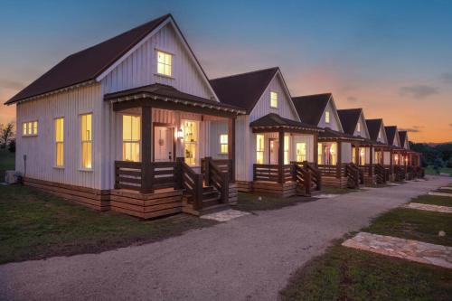 Driftwood House | Cozy Cedar Break Cabin D: Family-Friendly & Accessible Stay