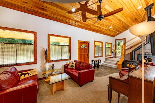 Blanchard House | Cozy Cedar Cabin Close to Silverwood for Family Fun