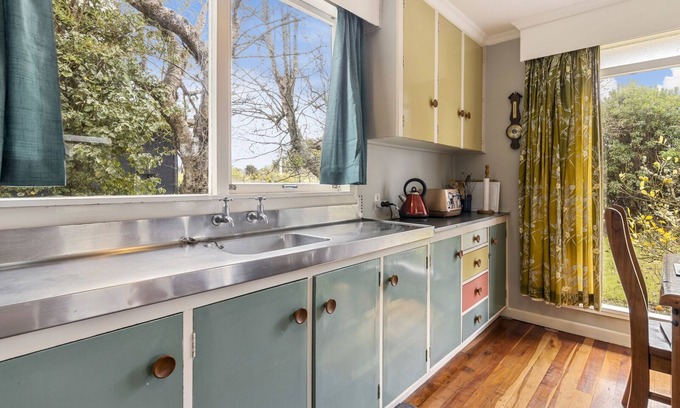 Te Rangiita Cottage | Family-Friendly Cedar Cottage in Tauranga Taupo