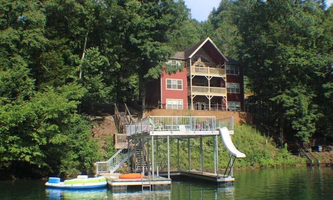 Lakeside Estates House | Experience Cedar Cove: Dual Kitchen, Billiards & Hot Tub