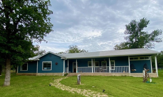 Cedar Creek House | Cedar Creek Chateau, 15 mi from Downtown Austin, swings, treehouse, fun for all!