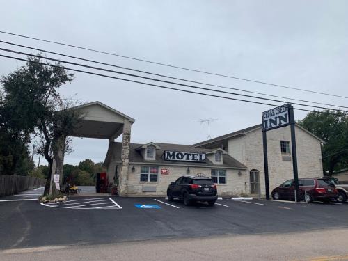Bertram Hotel | Cozy Cedar Creek Inn: Family-Friendly with Great Amenities