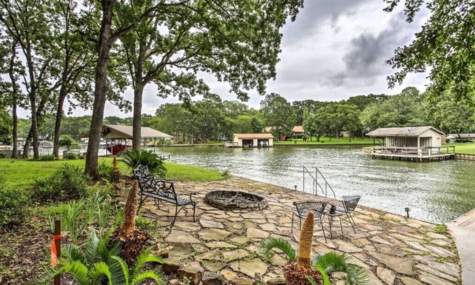 Star Harbor House | Explore Cedar Creek Lake House: Pet Friendly, Boat Slips & Fun