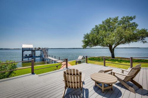 Leisure Land House | Scenic Lake House Retreat with Cedar Creek Views