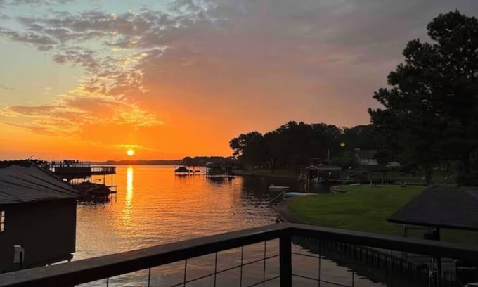 Star Harbor House | Pet-Friendly Cedar Creek Lakehouse with Hot Tub & Firepit