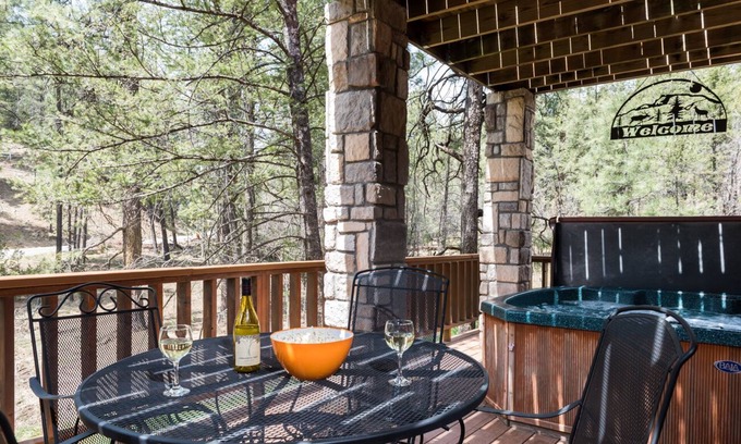 Ruidoso Cabin | Cozy Cedar Creek Retreat with Hot Tub & Fireplace Escape