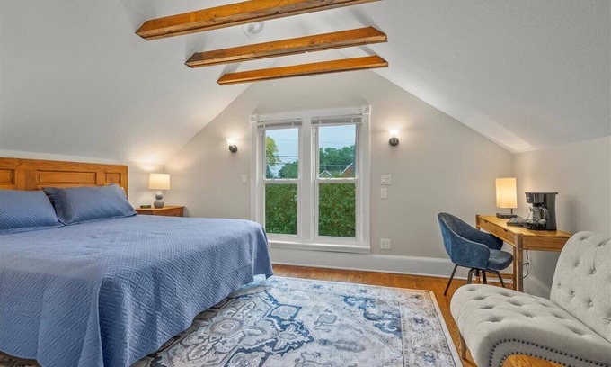 Cedar Falls House | Inviting Cedar Falls Gem: Vintage Home Near Downtown