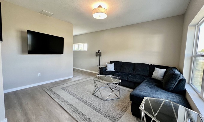 Cedar Falls House | Top-Rated Cedar Falls Townhome with 3 King Beds