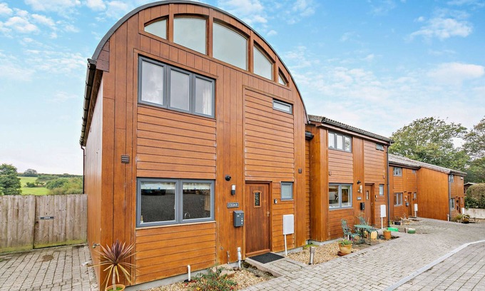 Maenporth House | Cedar - Falmouth - Three Bedroom House, Sleeps 6