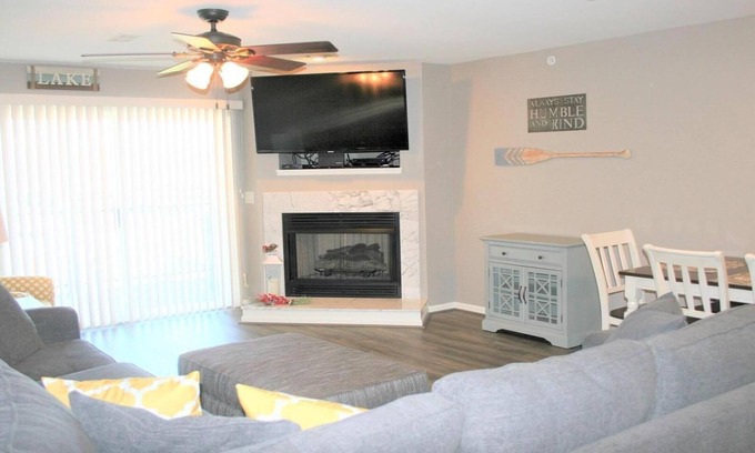 Camdenton Condo | Discover Cedar Glen: Lake View, Pool & Close to Activities