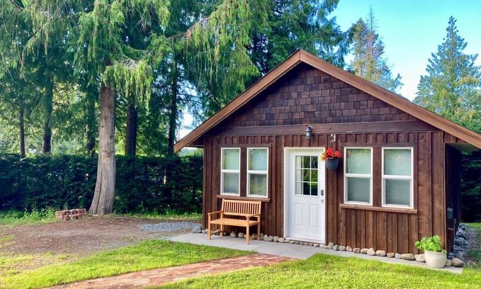 North Oyster House | Cozy Cedar Grove Cabin with A/C and EV Charging Access