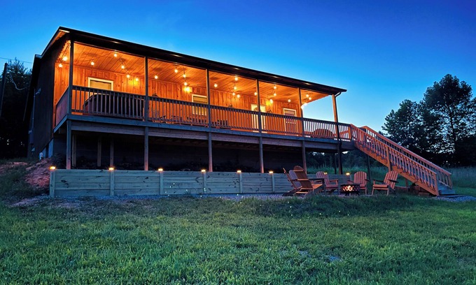 Rockbridge Cabin | Cedar Hill: 10 Min to Parks with Great Views & Pet Friendly
