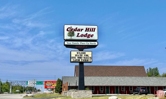 St Ignace Bed & Breakfast | Cozy Cedar Hill Lodge: Pet-Friendly with Pool Access