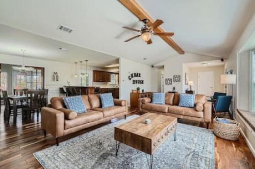 Cedar Creek House | Relax at Cedar Hill Ranch: Ideal Retreat for Groups