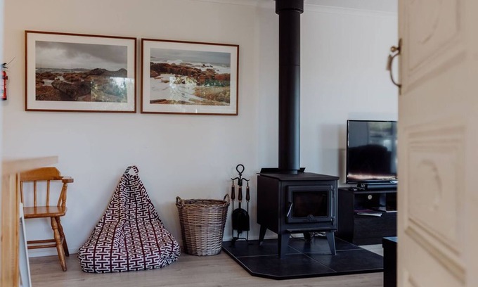 Bicheno Apartment | Discover Cedar House: Family-Friendly Retreat in Bicheno