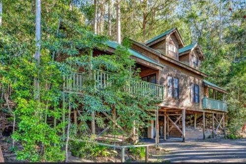 Salisbury House | Cozy Cedar Lodge in Barrington Tops: Family-Friendly Retreat