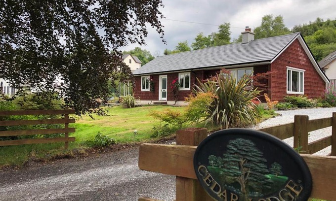 Oban House | Oceanfront Cedar Lodge: Rated 9.3/10, Family-Friendly Escape