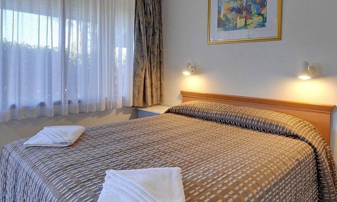 Morwell Hotel | Family-Friendly Cedar Lodge Motel with Breakfast & Dining