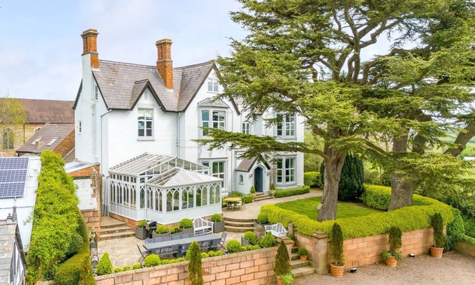 Halfway House Villa | Spacious Cedar Lodge Villa with Hot Tub & Kitchen, Sleeps 19
