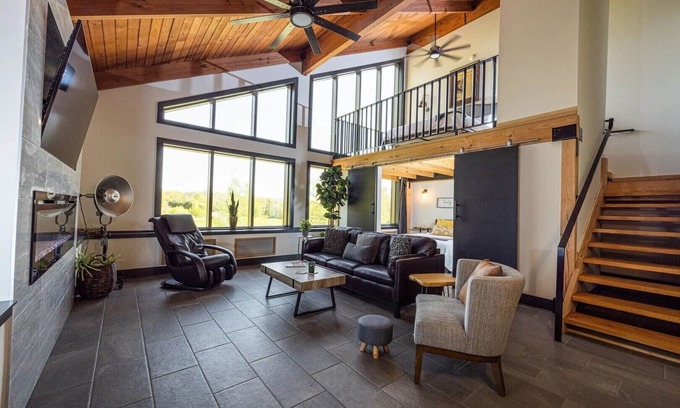 Logan Condo | Relax in Cedar Loft: Spa, Breakfast & Perfect 10 Reviews