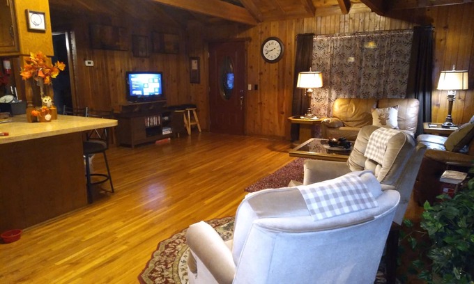 Ponce De Leon Cabin | Cozy Cedar Log Cabin Retreat Near Springfield & Branson