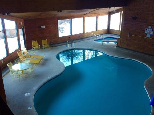 Marquette Hotel | Discover Cedar Motor Inn: Oceanfront Getaway with Pool