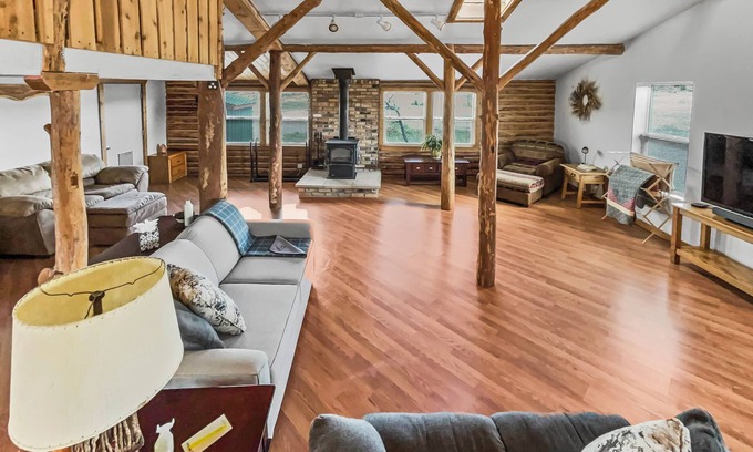 Montrose Cabin | Explore Cedar Mtn. Bunkhouse: Ideal Country Getaway