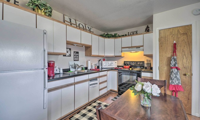 Cody Apartment | Discover Cedar Mountain Hideout Near Cody Night Rodeo!