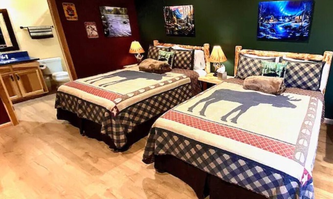 Grants Pass House | Experience Cedar Mountain Suite E - 9.8/10 Guest Rated