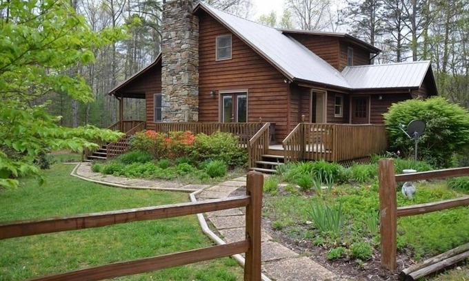 Cedar Mountain Cabin | Tranquil Cedar Mtn Retreat: Pet-Friendly with Hot Tub & Wifi