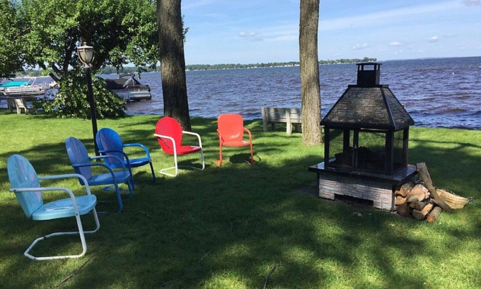 Prudenville Cottage | Lake View Family Retreat at Cedar Oaks Lakeside Resort