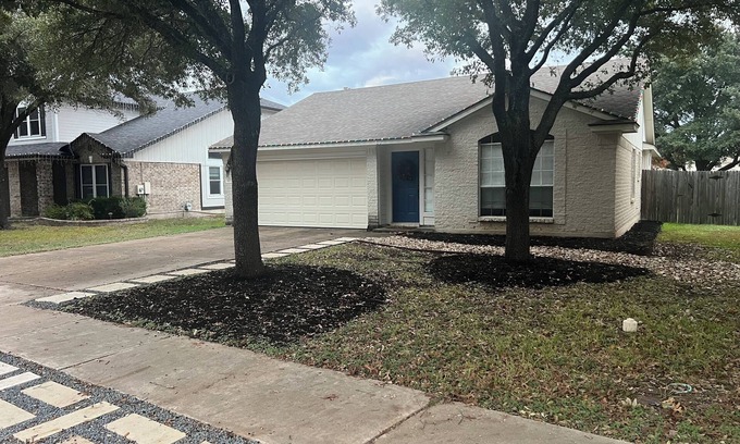 Cedar Park House | Cedar Park single-story house with greenbelt access and close to everything!
