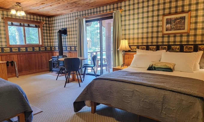 Mazama House | Discover Cedar Plus 14 - Spacious Room with Excellent Amenities