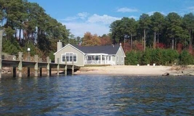 Woolford Cottage | Waterfront Family Retreat with Pool & Sandy Beach