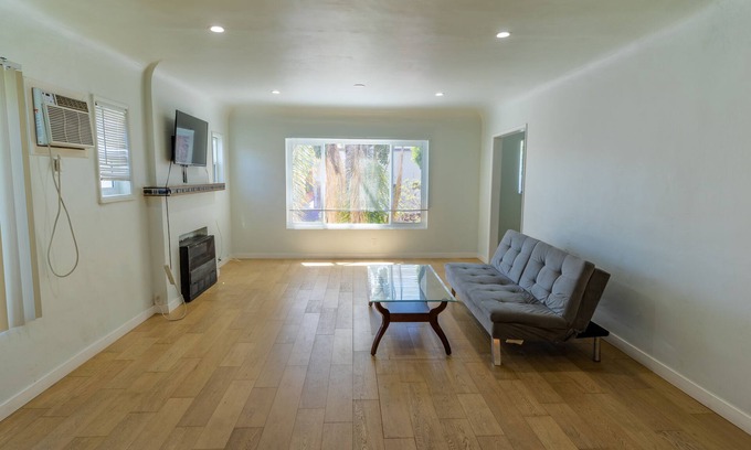 Melrose Condo | Ideal Cedar-Sinai Condo for Nurses and Professionals