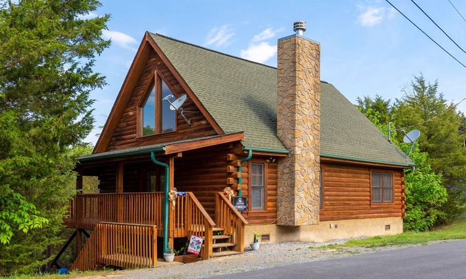Sevierville Cabin | CEDAR TOP | Experience Douglas Lake & Enjoy Pool Access!
