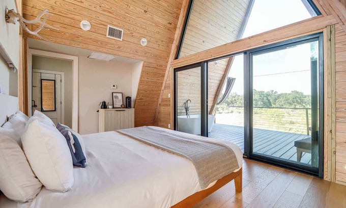 Fredericksburg Cabin | Cedar Treehouse @ A-Frame Ranch