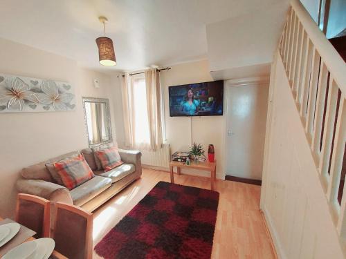 Chatham Apartment | Discover Cedar Villa: Ideal for Extended Getaways