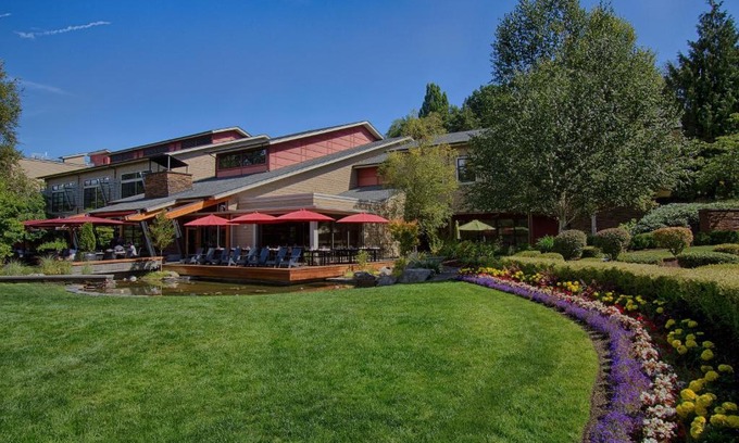 SeaTac Hotel | Discover Cedarbrook Lodge: A 4-Star Retreat with Spa