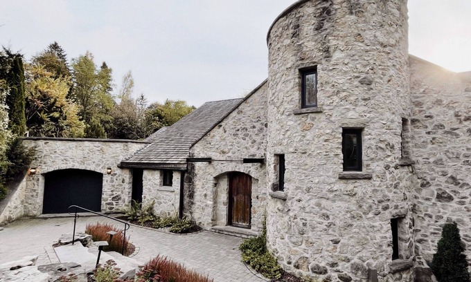 Elora Villa | Discover Cedarcliff Elora - A Majestic Family Retreat