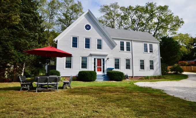 Wellfleet House | Cedardown: Centrally Located 5-Bedroom Oasis with AC
