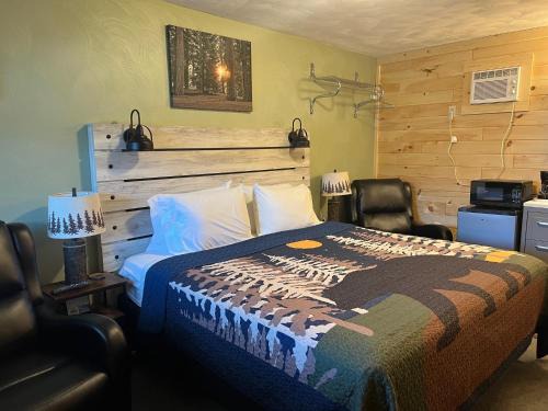 St Ignace Hotel | Family-Friendly Getaway at Cedars Motel, Rated 8.3/10