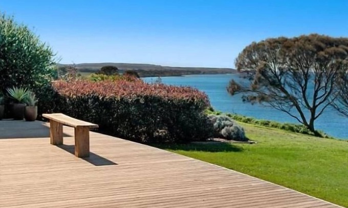 Portland Apartment | Budget-Friendly CeeViews with Spectacular Oceanfront Views